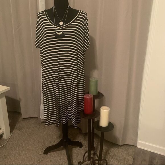 EUC Heimish Dress   - Picture 1 of 8